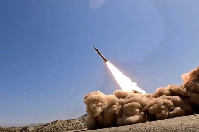 Iran Serang Pangkalan Militer AS di