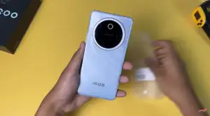5 Deretan HP Terbaru Juni 2025 dengan RAM 12/256GB dan Baterai 7300mAh! 1 iQOO Z10