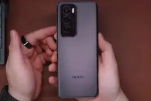 7 Rekomendasi HP OPPO Terbaik Turun Harga Drastis 2025 yang Paling Worth It Kamu Miliki 7 OPPO Reno 12 5G