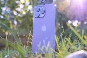 7 Deretan Rekomendasi Hp iPhone Turun Drastis 2025 yang Wajib Kamu Pertimbangkan 3 iPhone 14
