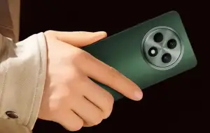7 Rekomendasi HP OPPO Terbaik Turun Harga Drastis 2025 yang Paling Worth It Kamu Miliki 4 OPPO Reno 12F