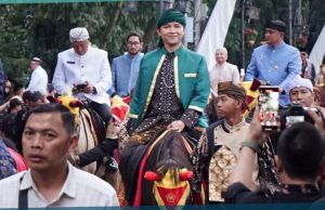 Bupati Cianjur mengikuti Pawai Kirab Budaya dalam HUT ke-80 Provinsi Jawa Barat