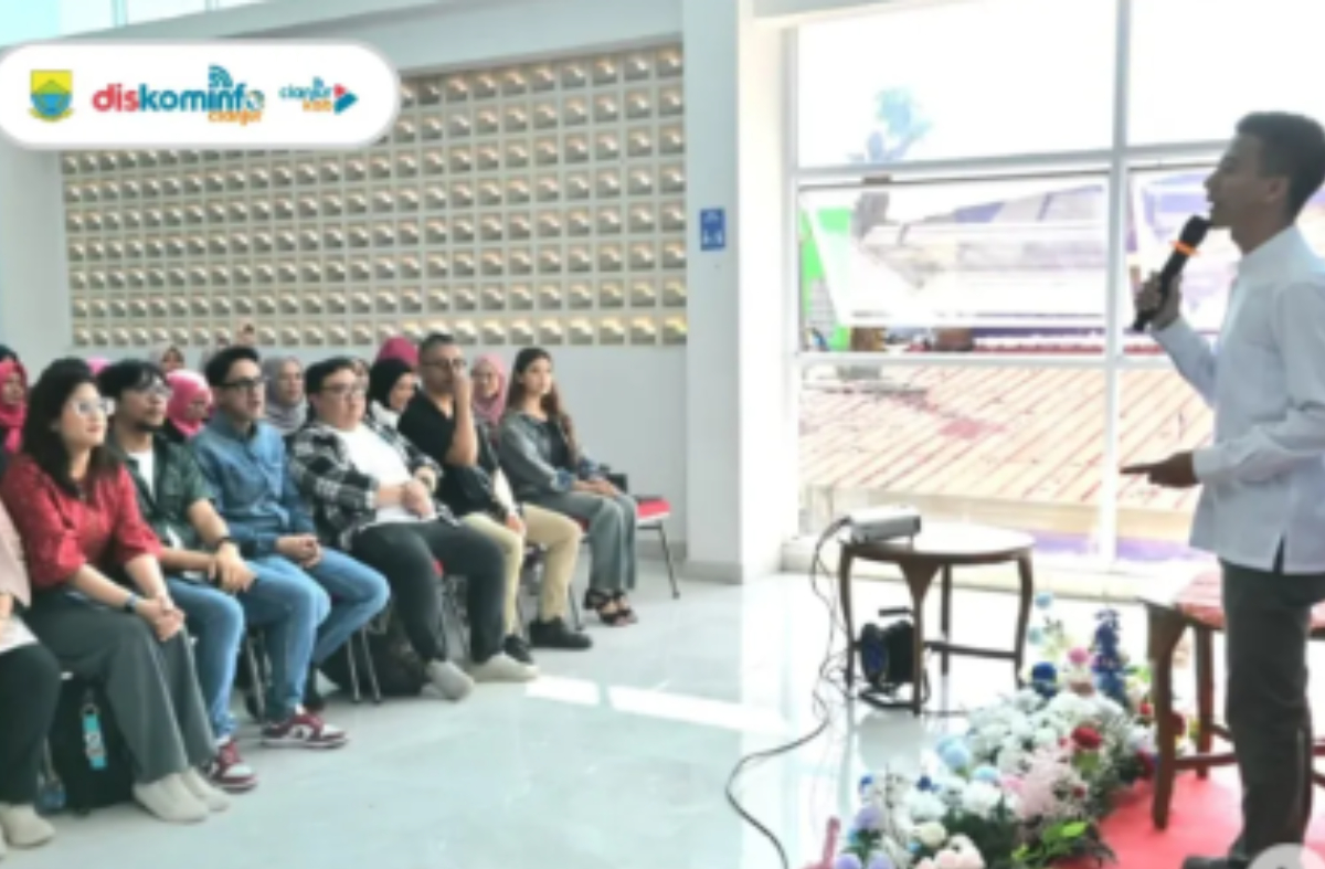 Abi Ramzi secara resmi membuka kegiatan Seminar dan Workshop Optimasi AI
